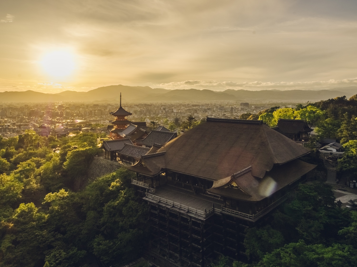 The documentary film “Kiyomizu – Cycle of Blessings” is released.